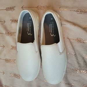 Skechers Concept 3 slip ons